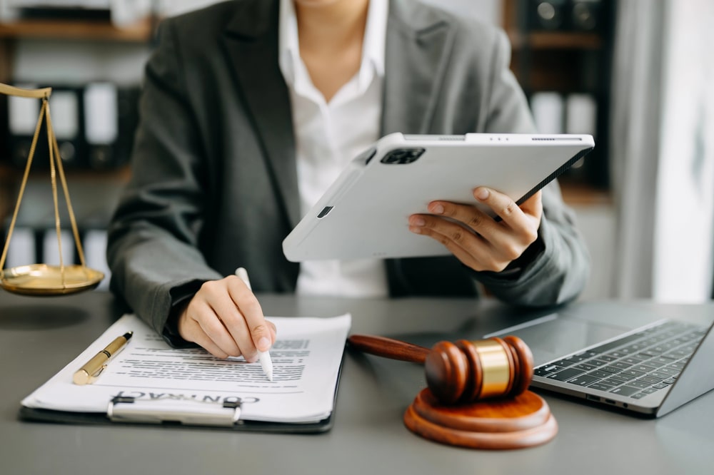 commercial contract lawyer